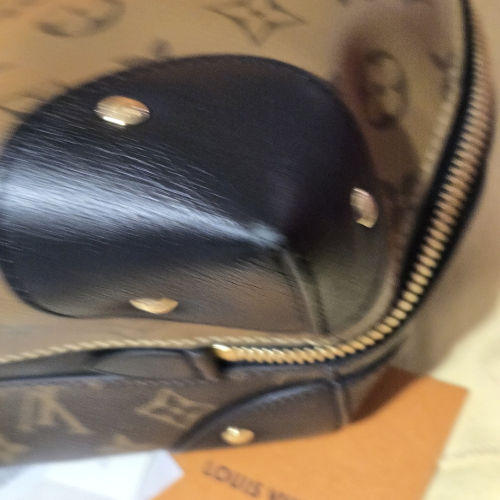 Louis Vuitton Limited Edition Triangle Softy Reverse Monogram - Picture 7 of 16